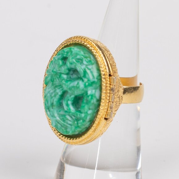 AVON VINTAGE 1970 CARVED FAUX JADE LUCITE POISON RING sz 6 - Picture 3 of 10